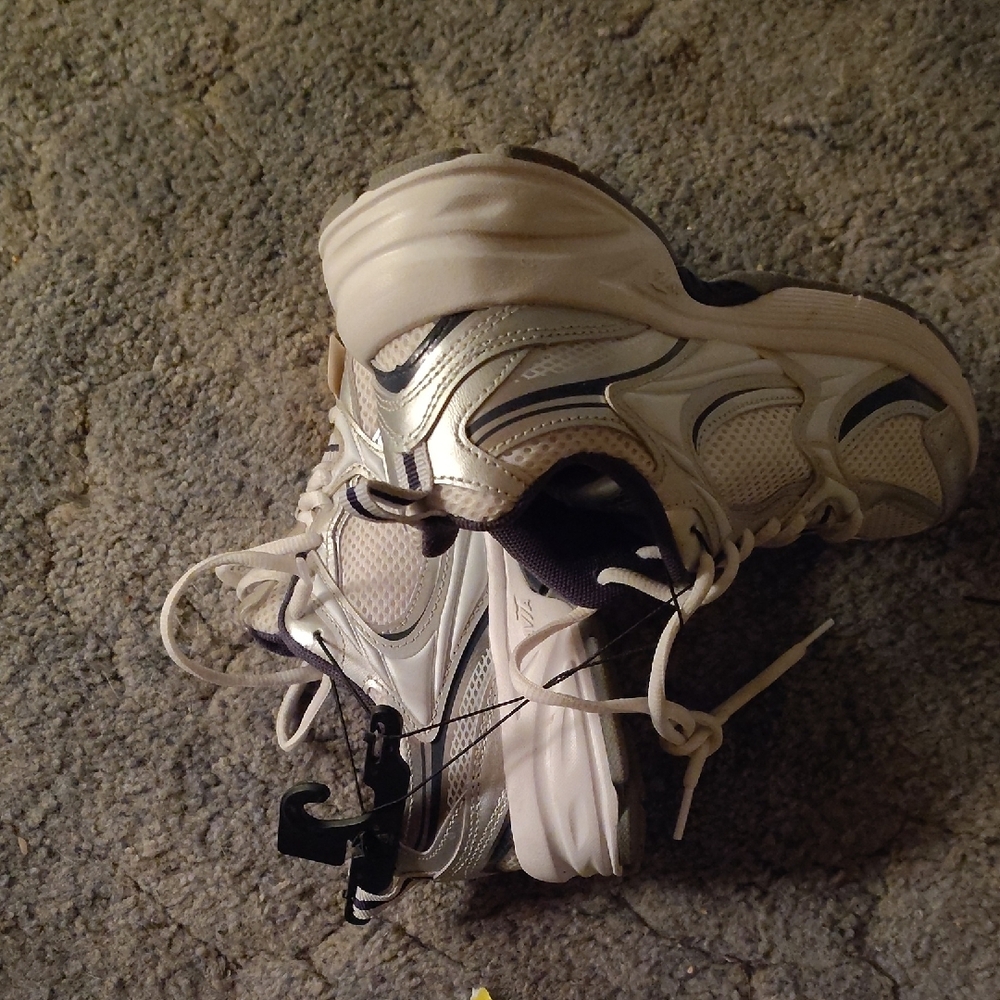 White and Gray Athletic Sneakers Avia 7.5